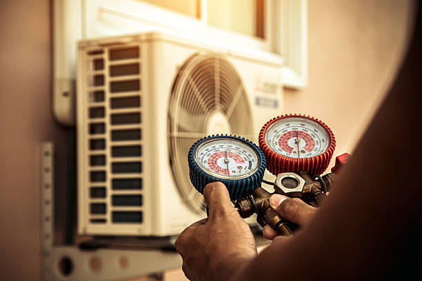 Professional Ductwork Repair technician working in Storrs Mansfield, CT